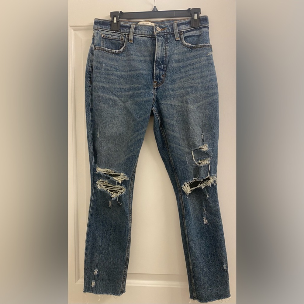 Abercrombie high rise skinny jean with distressing size 6/28 short